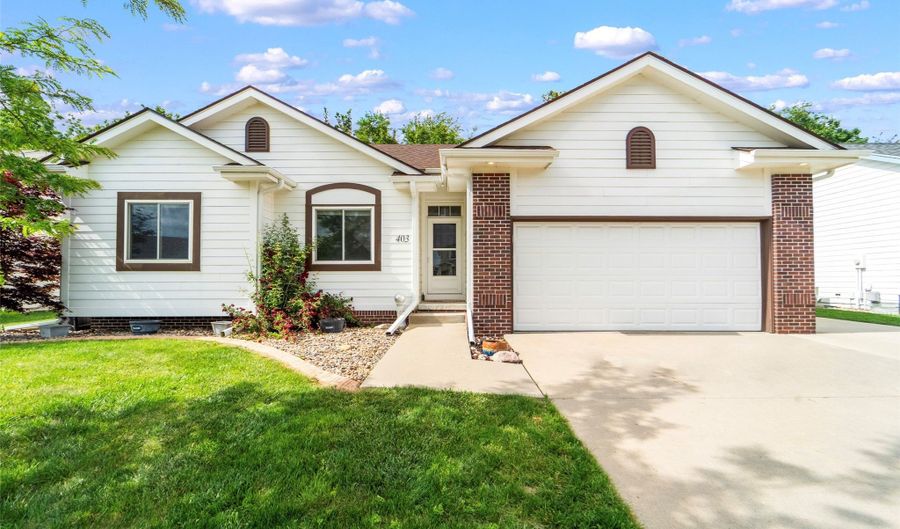 403 4th St NW, Altoona, IA 50009 - 4 Beds, 2 Bath