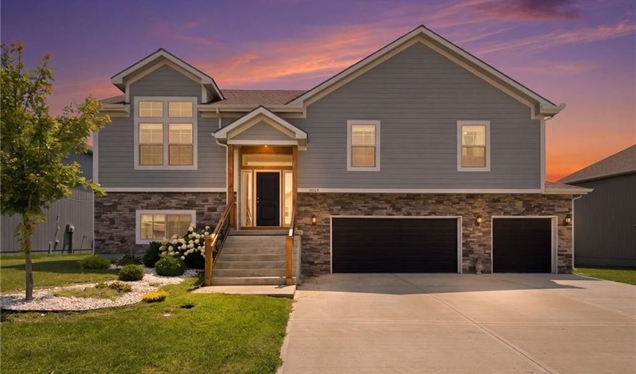 16029 Craig St, Basehor, KS 66007 - 4 Beds, 3 Bath