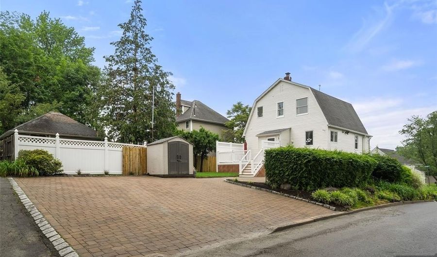 174 Pleasant Ave, Bergenfield, NJ 07621 - 4 Beds, 4 Bath