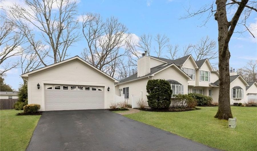 510 Boston Neck Rd, North Kingstown, RI 02852 - 2 Beds, 3 Bath