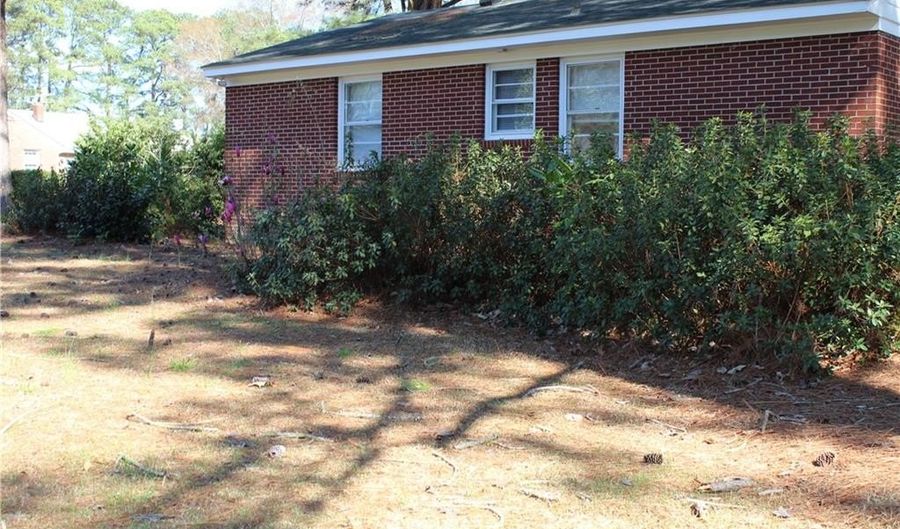 900 South St, Ahoskie, NC 27910 - 3 Beds, 2 Bath