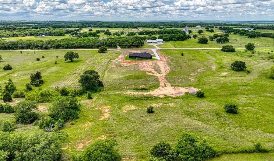 140 Rolling Hills Blvd, Alvord, TX 76225 - 4 Beds, 3 Bath