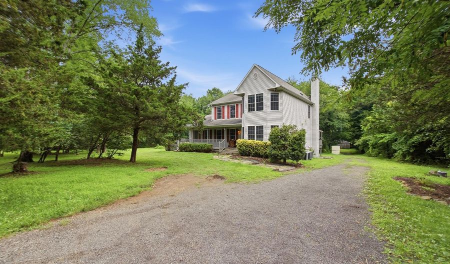 24674 PEACH ORCHARD Ln, Aldie, VA 20105 - 5 Beds, 4 Bath