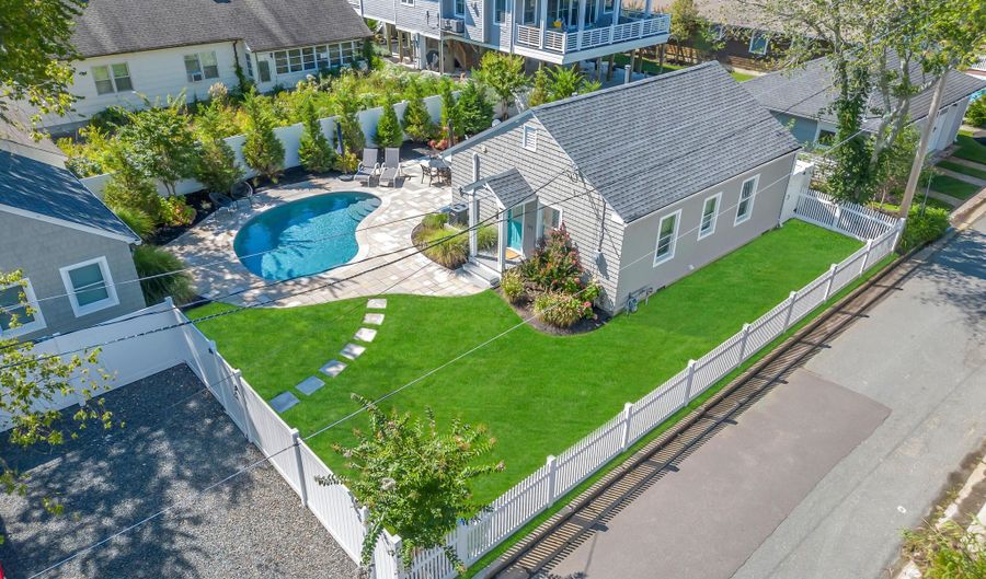 141 Maple Dr, Bay Head, NJ 08742 - 2 Beds, null Bath