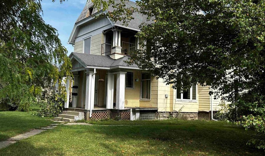 800 N Main St, Lake Mills, WI 53551 - 5 Beds, 0 Bath