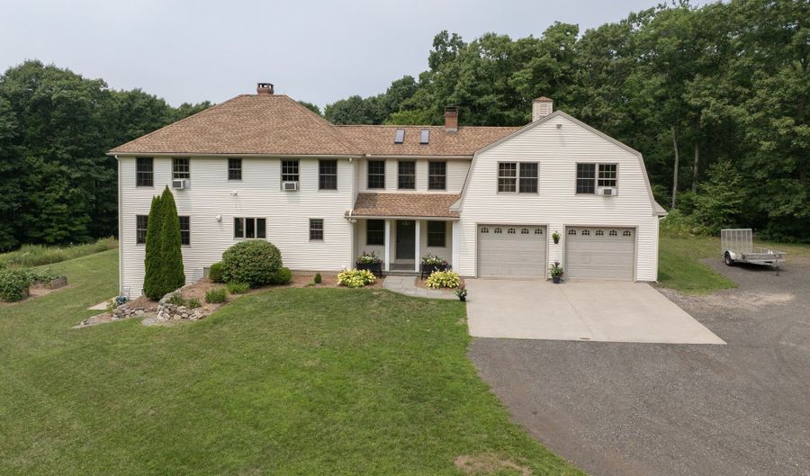 13 Woodridge Dr, Barkhamsted, CT 06063 - 4 Beds, 4 Bath