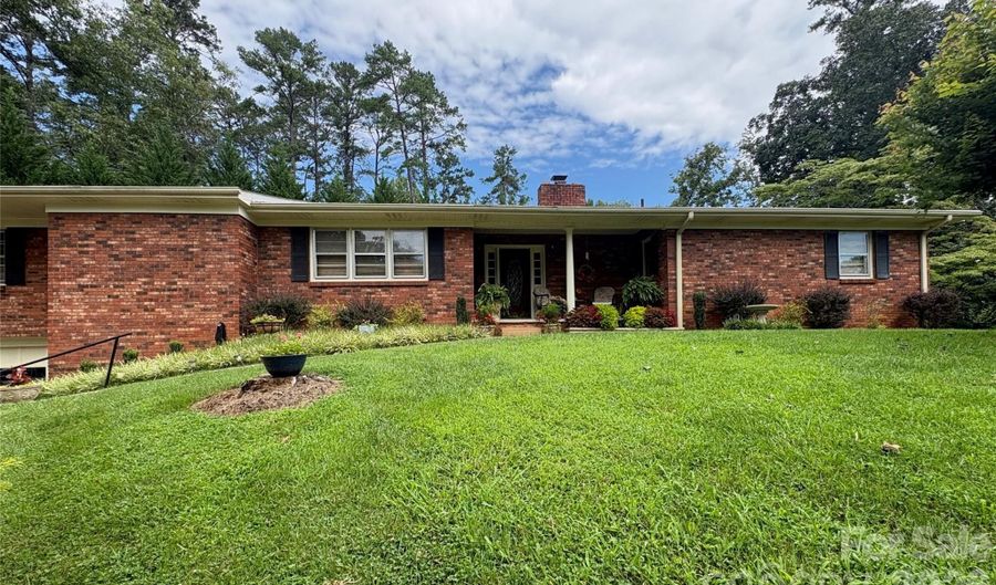 11 Thornberry Dr, Alexander, NC 28701 - 3 Beds, 2 Bath