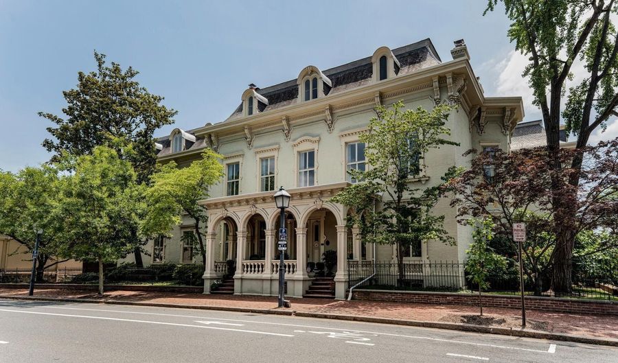 706 PRINCE St 4, Alexandria, VA 22314 - 2 Beds, 2 Bath