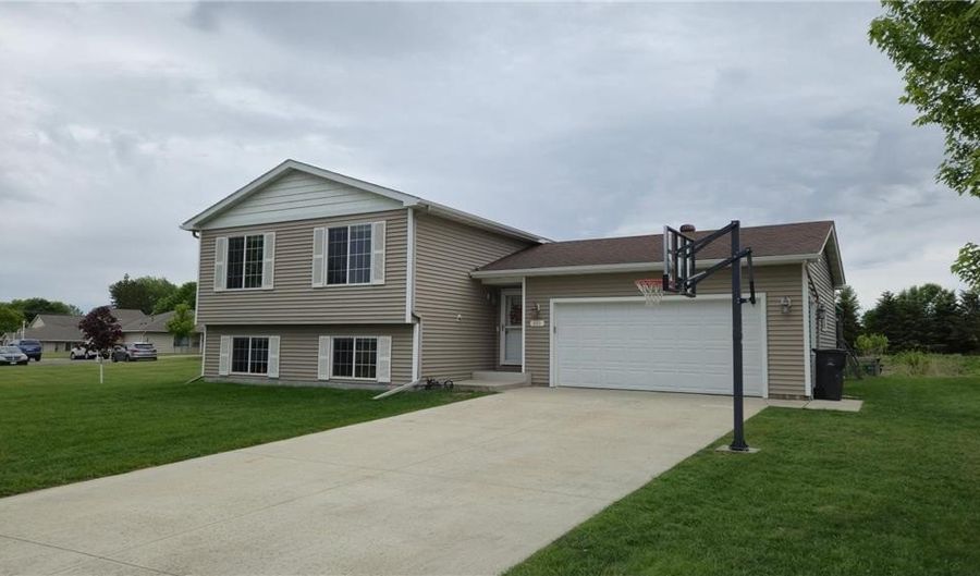 601 25th Ave NW, Austin, MN 55912 - 4 Beds, 2 Bath
