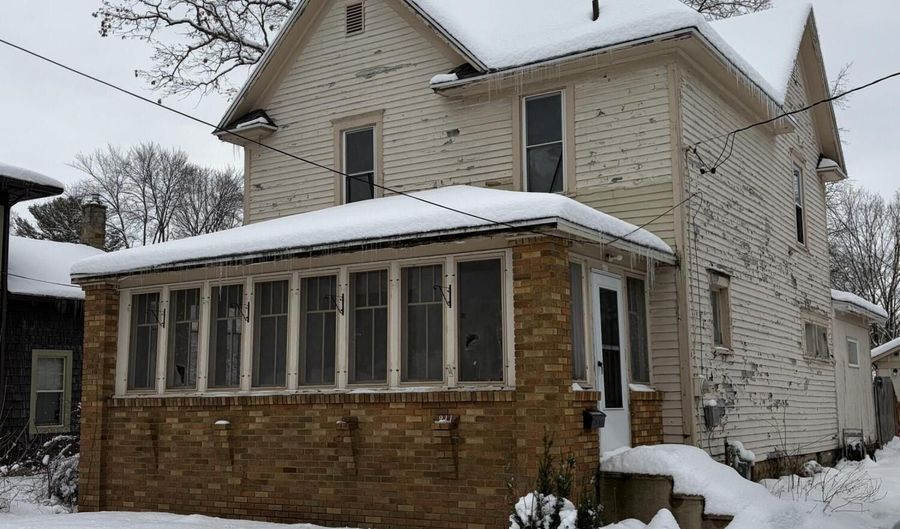 211 Western Ave, Allegan, MI 49010 - 4 Beds, 2 Bath