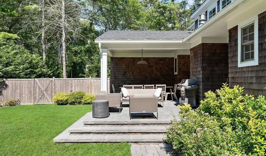 97 Oak Ln, Amagansett, NY 11937 - 6 Beds, 5 Bath
