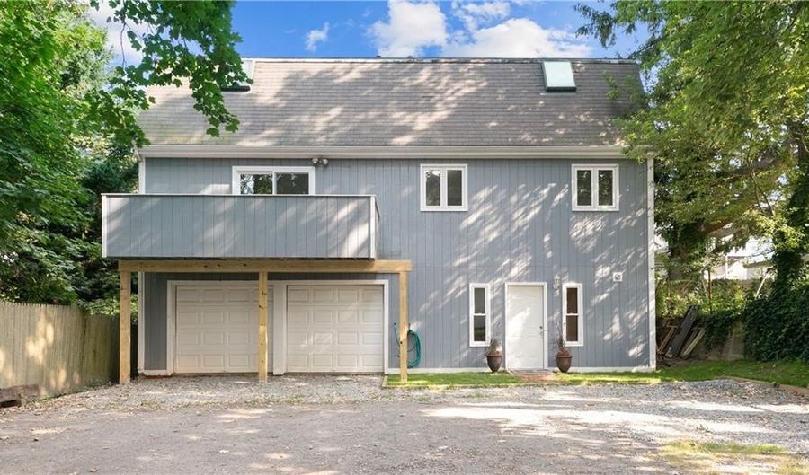 26 Channing St, Newport, RI 02840 - 3 Beds, 2 Bath