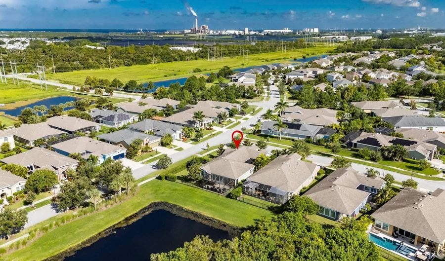 6903 Crestpoint Dr, Apollo Beach, FL 33572 - 3 Beds, 3 Bath