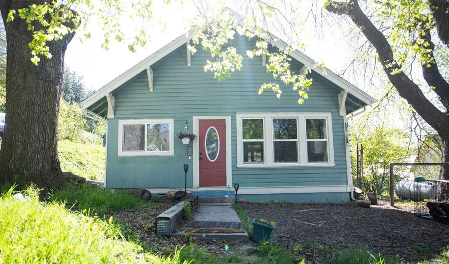 101 5th St N, Alberton, MT 59820 - 3 Beds, 1 Bath
