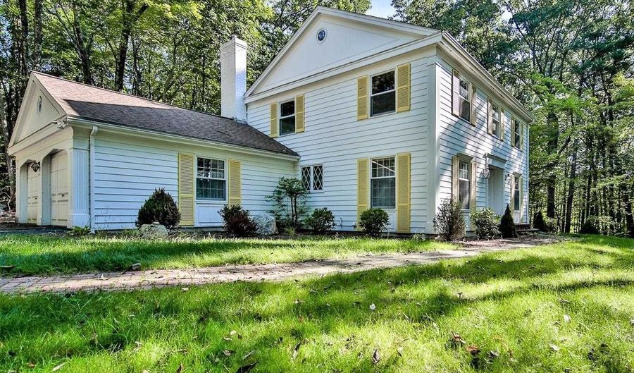 27 Buttonwood Rd, Bedford, NH 03110 - 3 Beds, 3 Bath