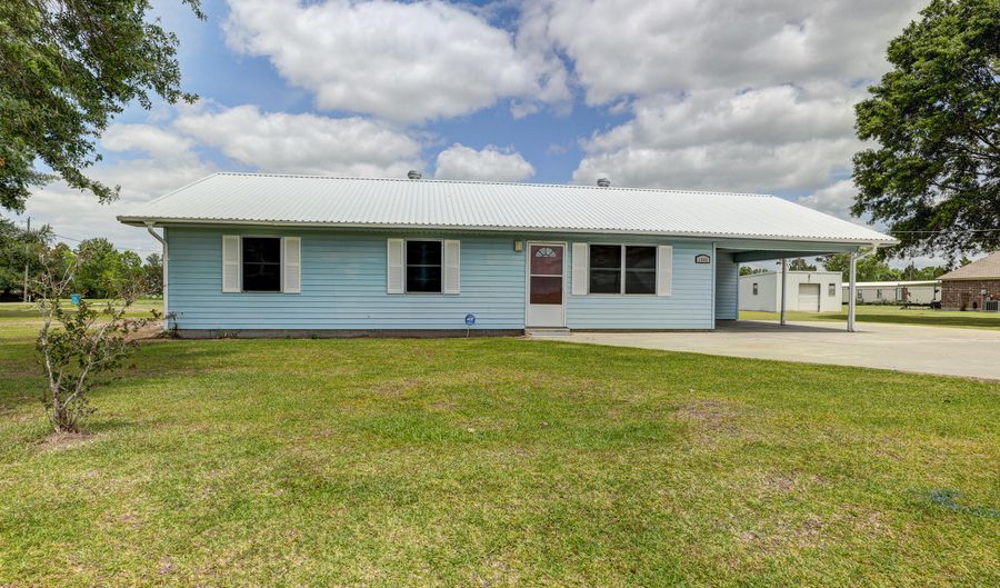 1044 David Rd, St. Martinville, LA 70582 - 3 Beds, 2 Bath