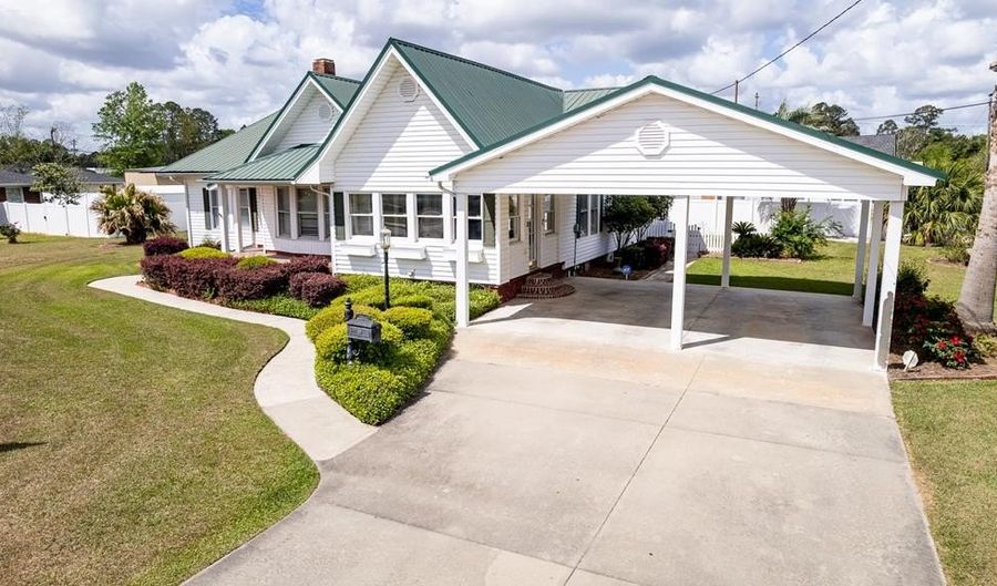 316 Fair St, Baxley, GA 31513 - 3 Beds, 2 Bath