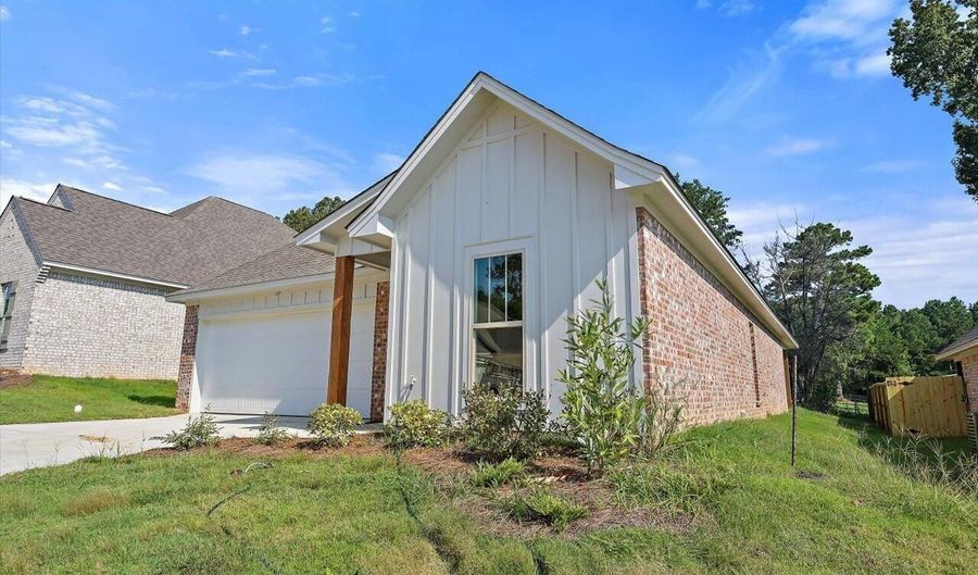 107 Hyde Park Dr, Brandon, MS 39042 - 3 Beds, 2 Bath