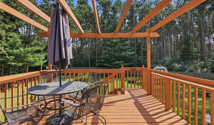 511 S Beach Dr, Altoona, WI 54720 - 4 Beds, 2 Bath