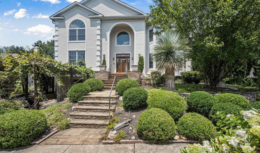 9715 SINGLETON Dr, Bethesda, MD 20817 - 5 Beds, 6 Bath