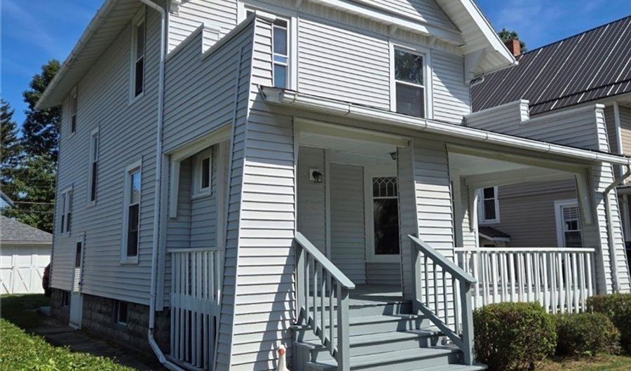 1733 E 47th St, Ashtabula, OH 44004 - 3 Beds, 2 Bath