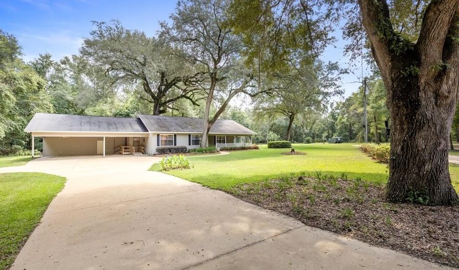 2992 Thomasville Rd, Bainbridge, GA 39819 - 3 Beds, 4 Bath