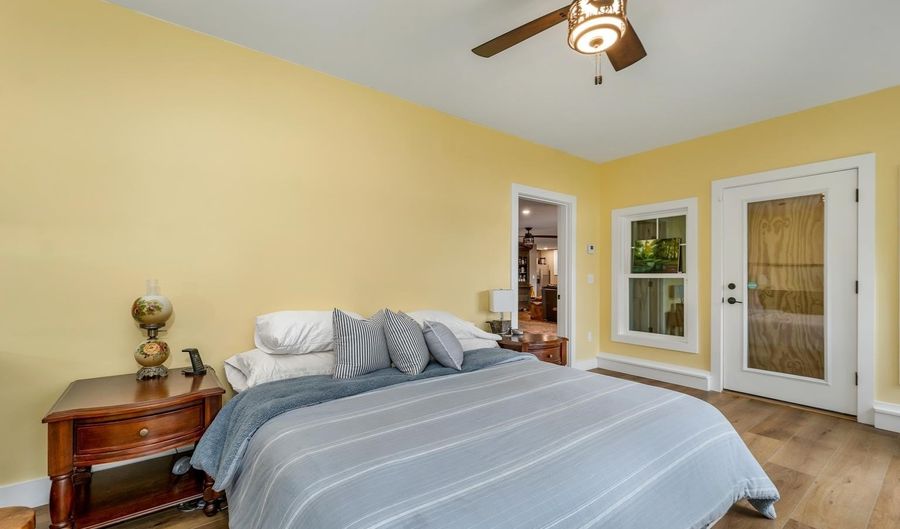 78 Cates Ln, Brookfield, NH 03872 - 4 Beds, 4 Bath