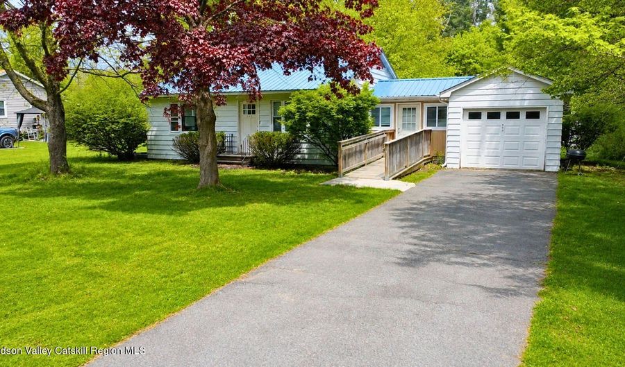 752 Old Route 23, Acra, NY 12405 - 2 Beds, 1 Bath