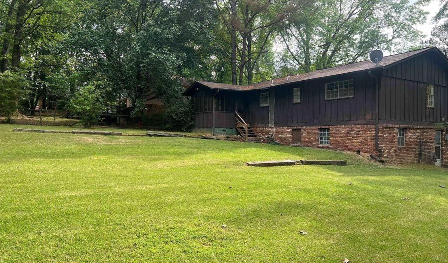 902 HILLCREST Rd, Adamsville, AL 35005 - 3 Beds, 2 Bath