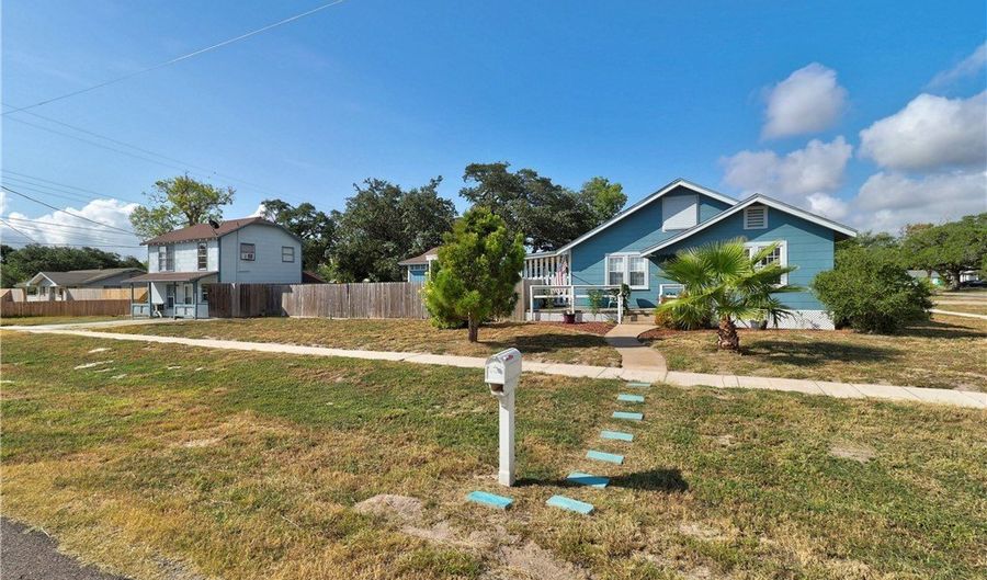 341 W Greenwood, Aransas Pass, TX 78336 - 4 Beds, 5 Bath
