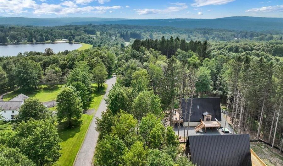 257 Lidio Rd, Blakeslee, PA 18610 - 7 Beds, 3 Bath