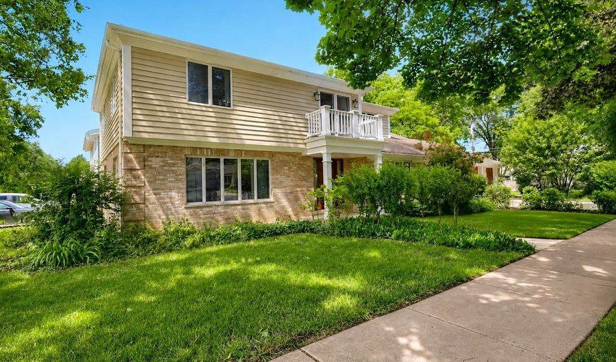 616 W Park St, Arlington Heights, IL 60005 - 4 Beds, 3 Bath