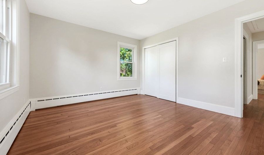 122 James St, Acushnet, MA 02743 - 3 Beds, 1 Bath