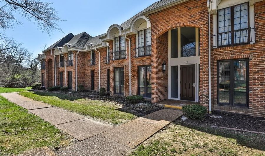 922 N Claytonbrook Dr 1, Ballwin, MO 63011 - 2 Beds, 2 Bath