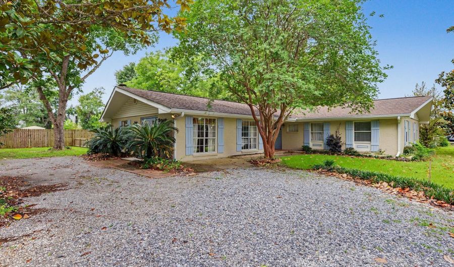 506 Esplanade Ave, Bay St. Louis, MS 39520 - 4 Beds, 2 Bath