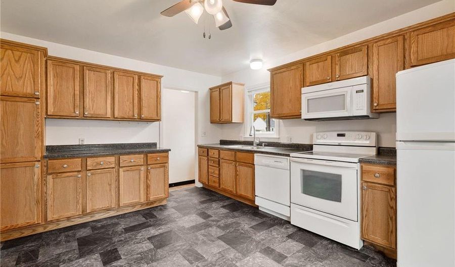 1605 6th St SE, Austin, MN 55912 - 3 Beds, 1 Bath