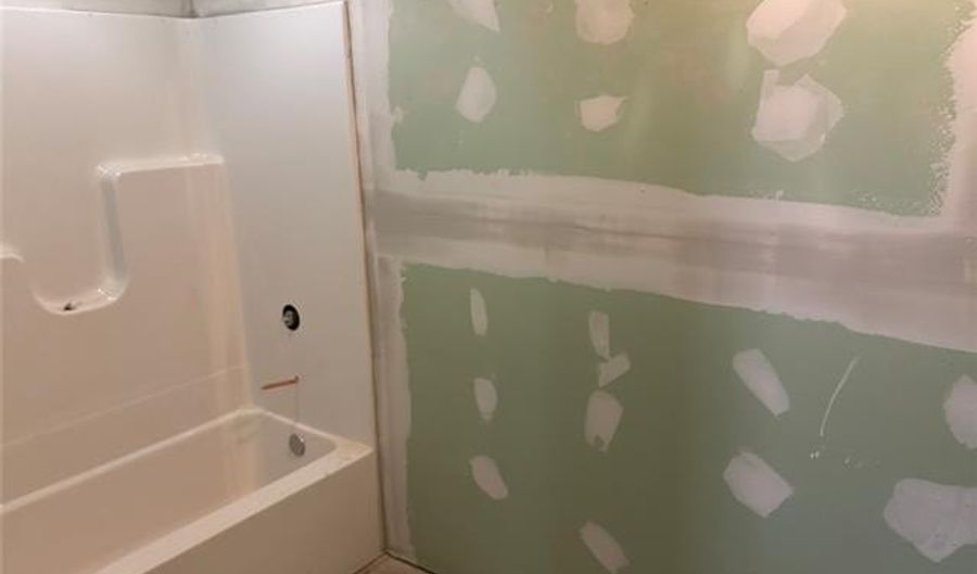 207 NE 2nd St, Adair, OK 74330 - 3 Beds, 2 Bath