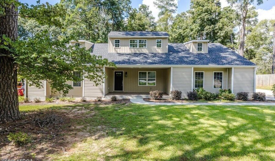 601 Springdale Woods Dr, Macon, GA 31210 - 4 Beds, 3 Bath