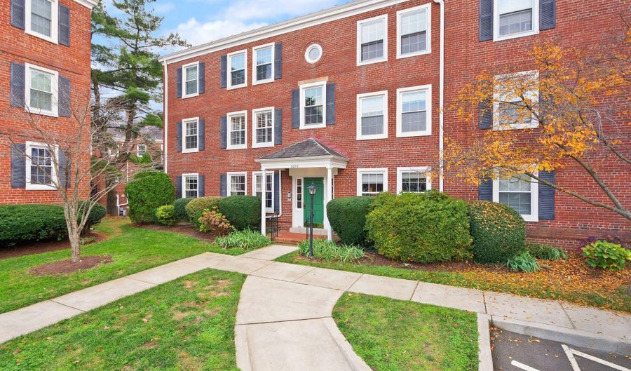 3080 S ABINGDON St A1, Arlington, VA 22206 - 2 Beds, 2 Bath