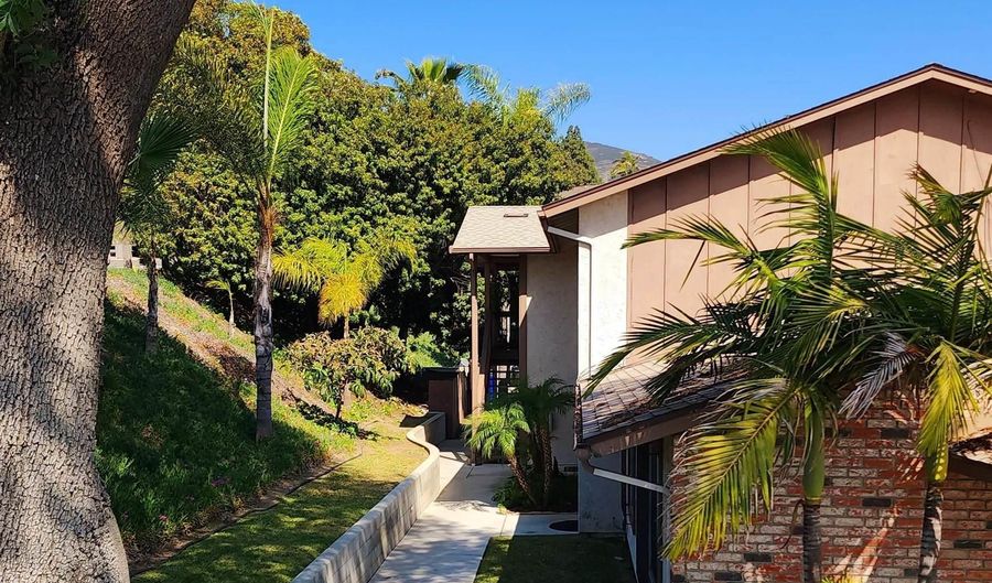 8293 ECHO DELL Rd, San Diego, CA 92119 - 2 Beds, 1 Bath