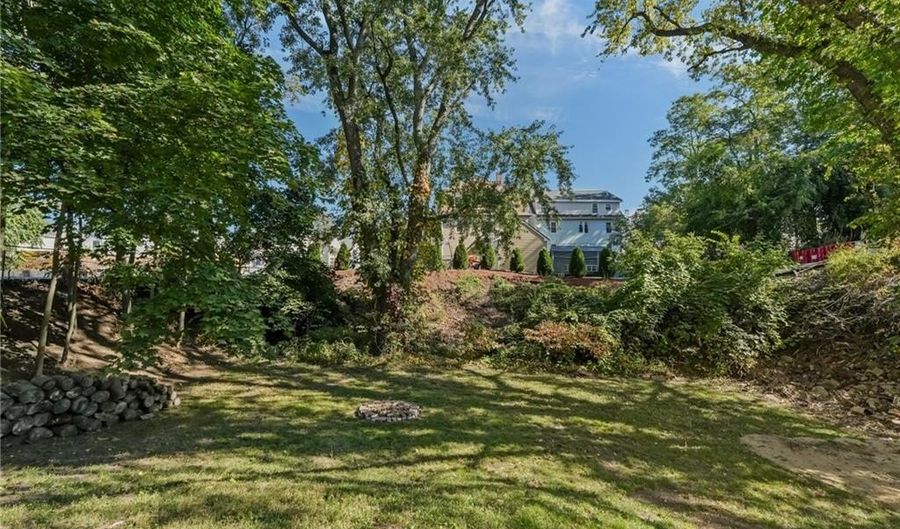 1 Cray St, Cumberland, RI 02864 - 6 Beds, 3 Bath