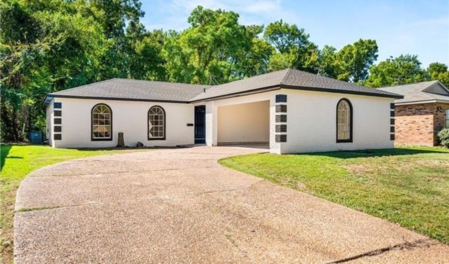 2330 GREENWAY Dr, Alexandria, LA 71301 - 4 Beds, 2 Bath
