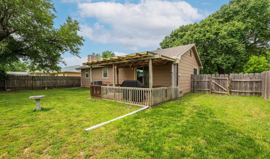 4540 Woodlow Dr, Bel Aire, KS 67220 - 2 Beds, 3 Bath