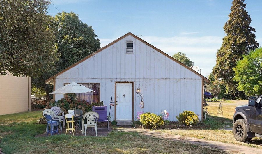 2240 FERRY St, Albany, OR 97322 - 3 Beds, 1 Bath