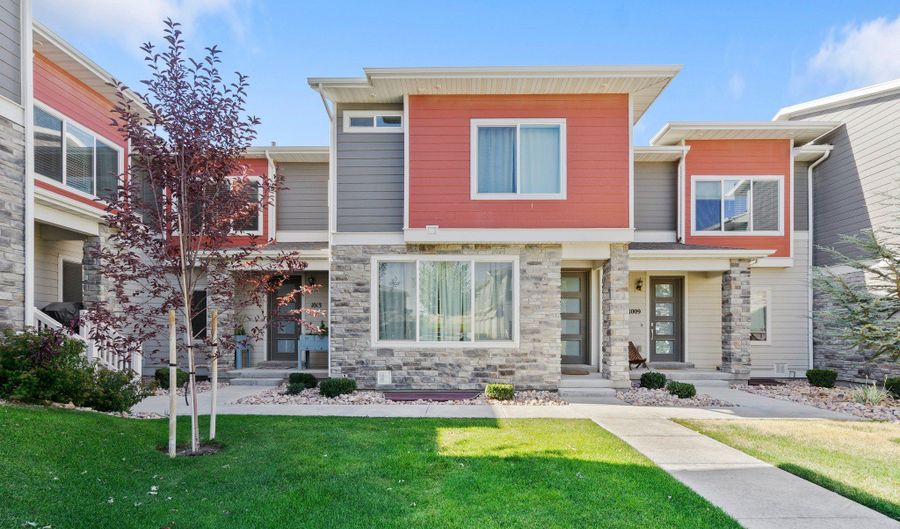 1013 W SAPPHIRE PEAK, Bluffdale, UT 84065 - 2 Beds, 2 Bath
