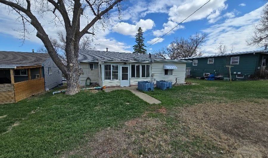 705 S 5th St W, Baker, MT 59313 - 5 Beds, 2 Bath