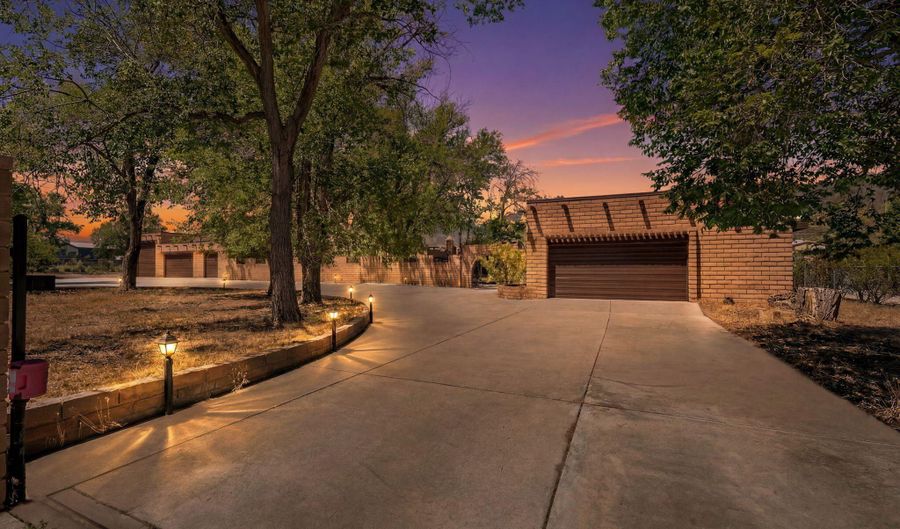 3570 Cherokee Dr, Carson City, NV 89705 - 3 Beds, 4 Bath