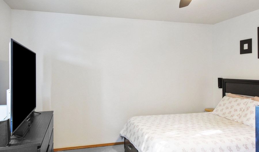 14665 Orchard Ave NE, Aurora, OR 97002 - 3 Beds, 3 Bath