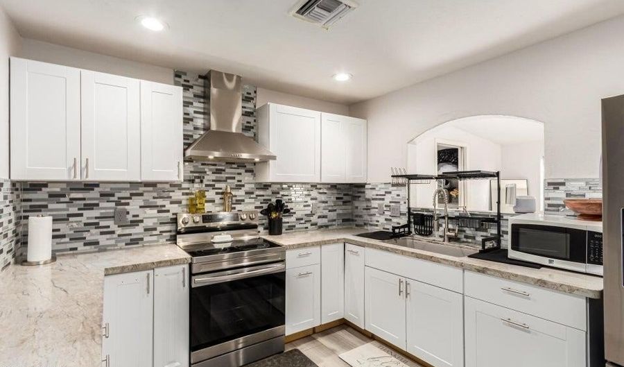 677 W 22ND Ave, Apache Junction, AZ 85120 - 2 Beds, 1 Bath
