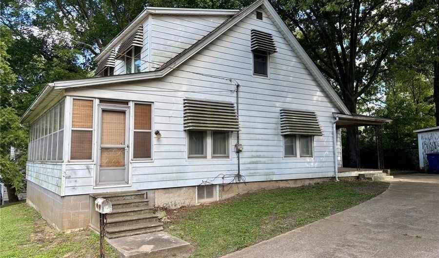 3013 Mayfield Ave, Alton, IL 62002 - 3 Beds, 2 Bath